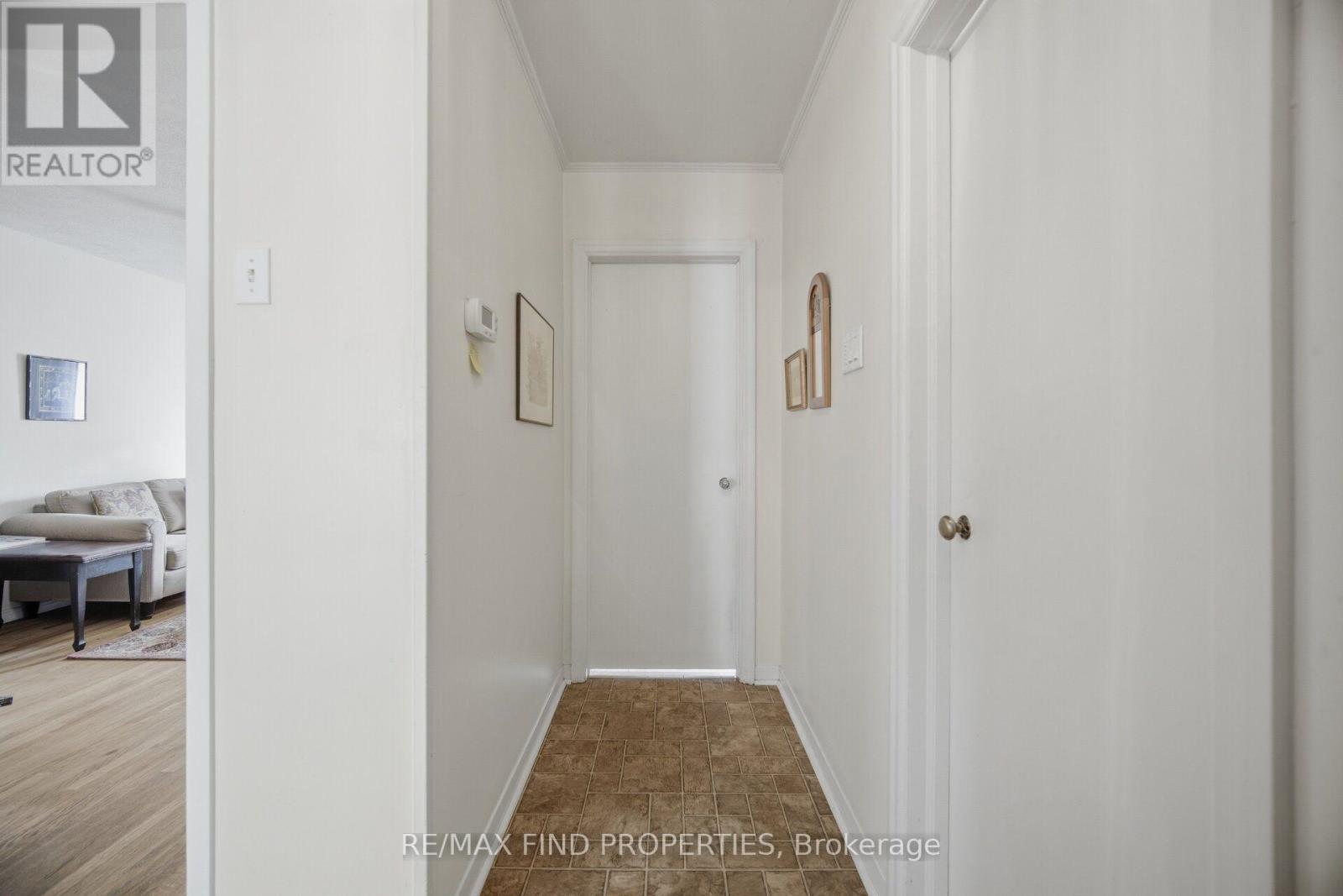 36 PINEGROVE AVENUE - 19