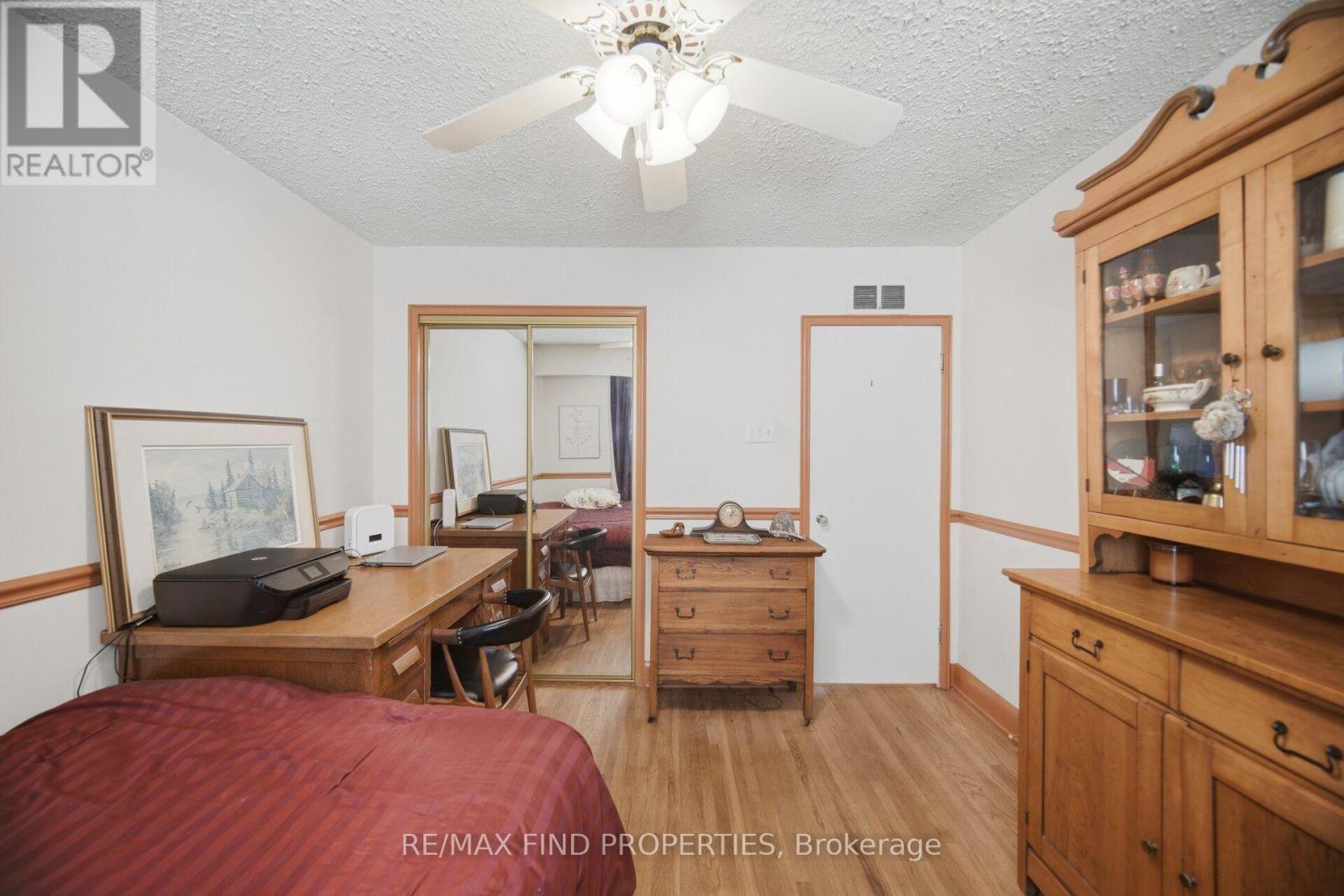 36 PINEGROVE AVENUE - 21