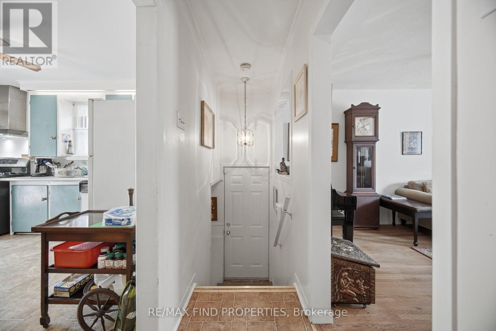36 PINEGROVE AVENUE - 24