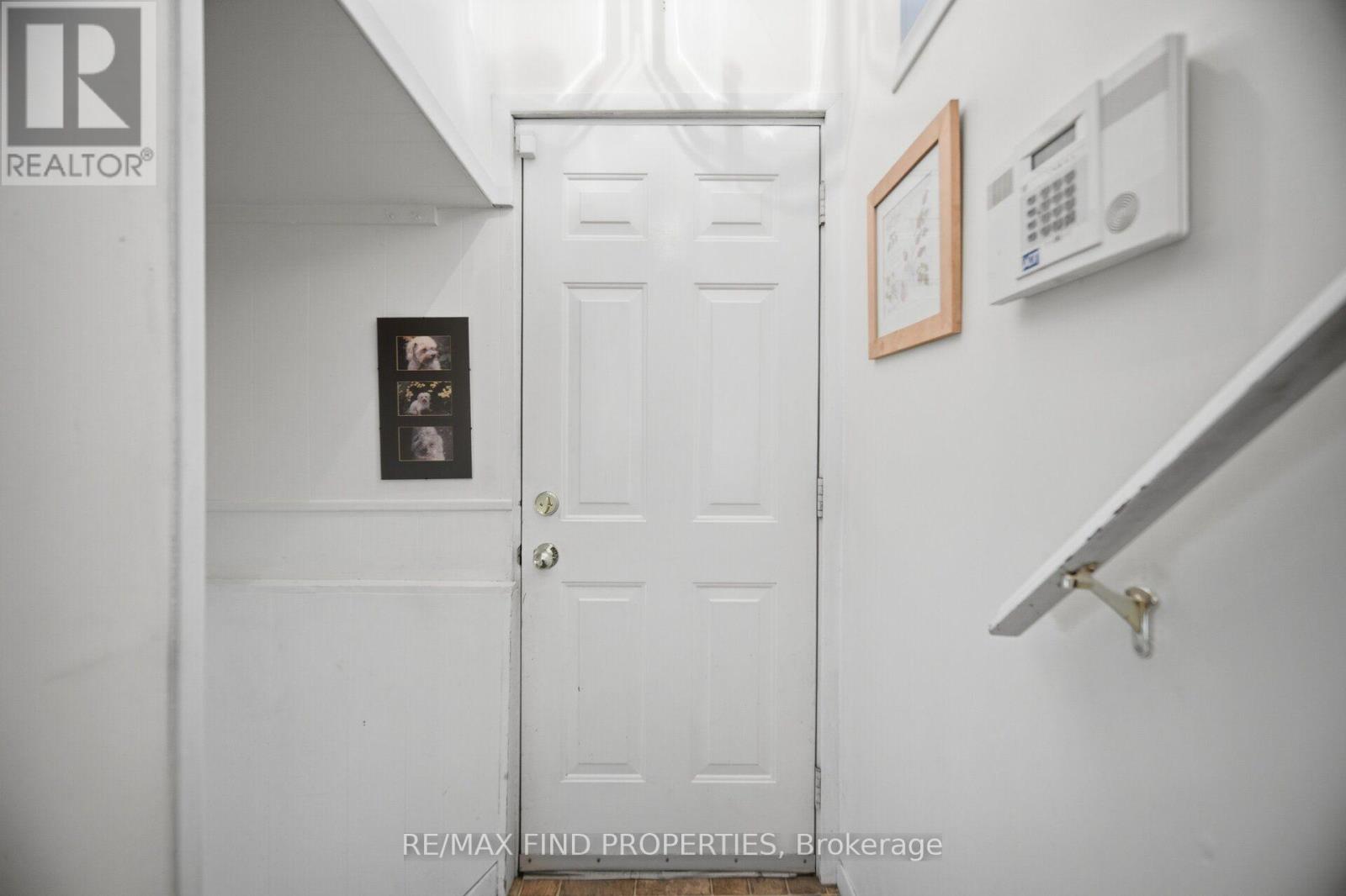 36 PINEGROVE AVENUE - 25