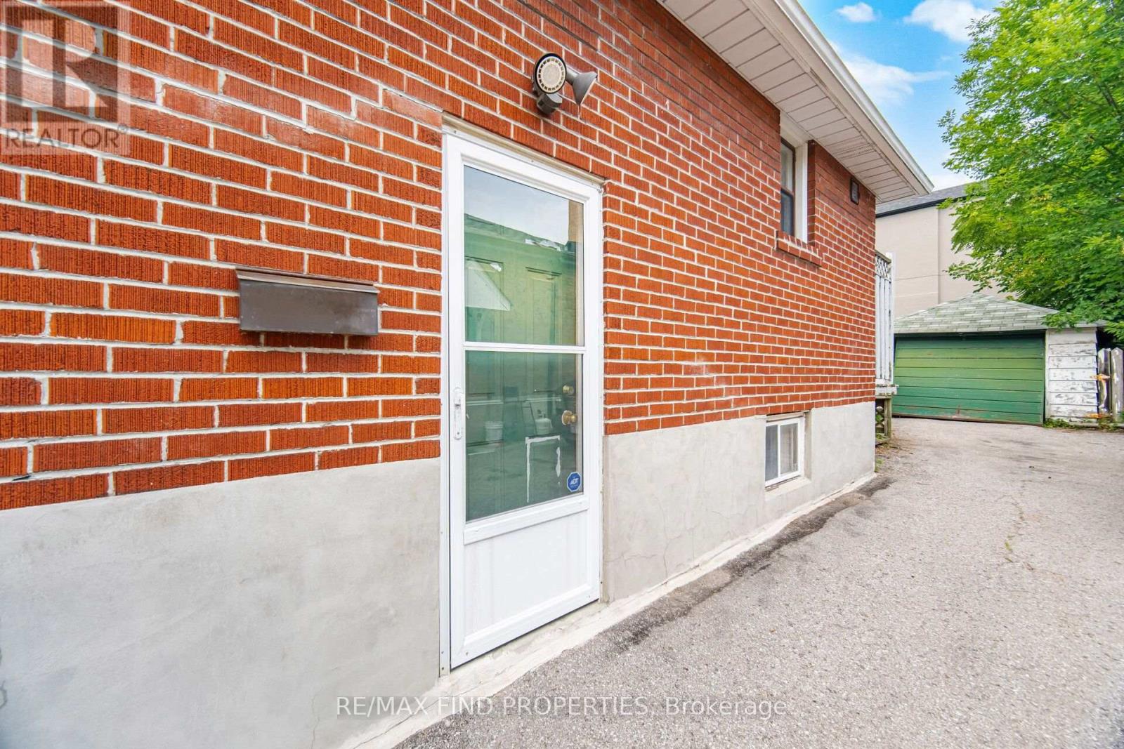 36 PINEGROVE AVENUE - 26