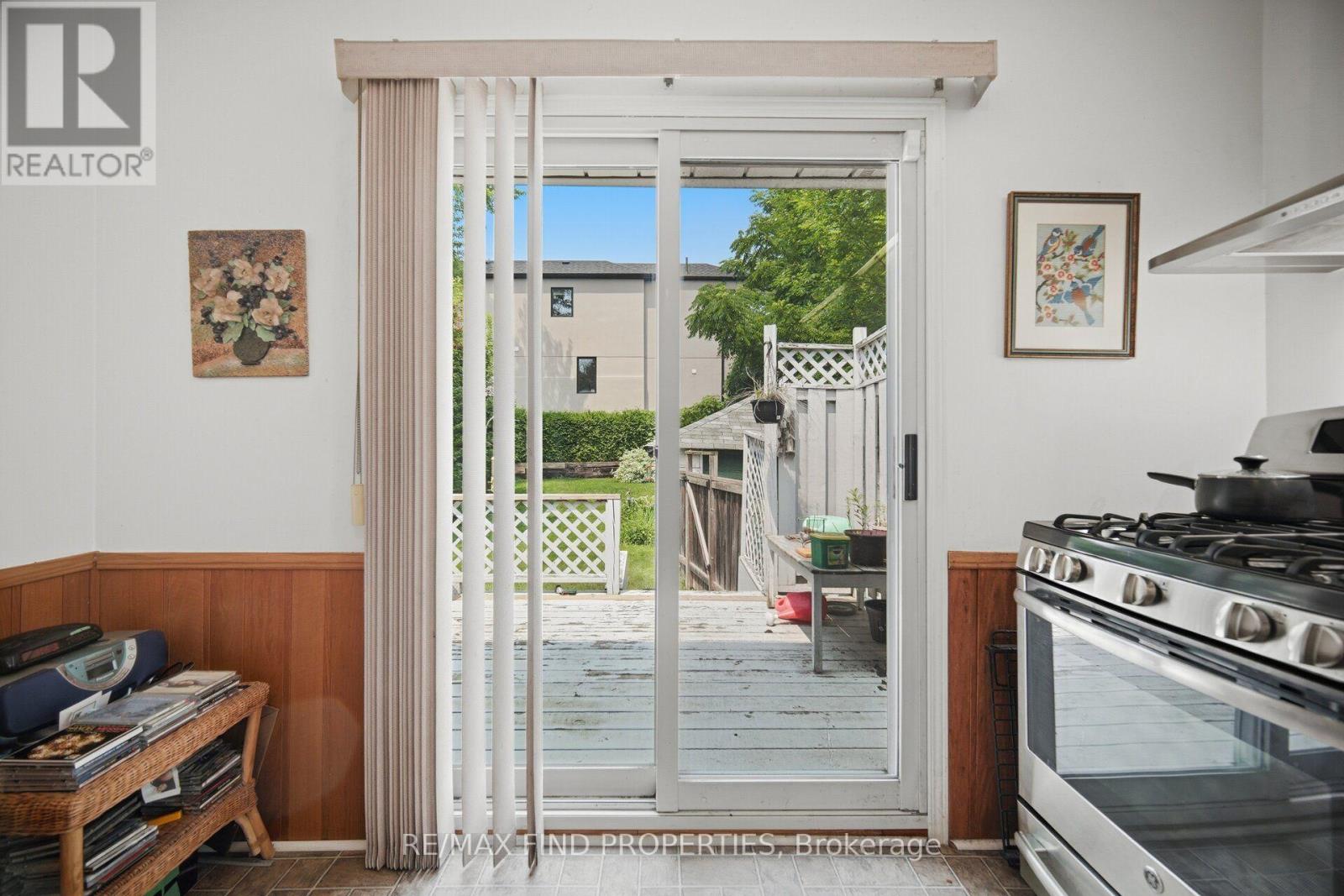36 PINEGROVE AVENUE - 27
