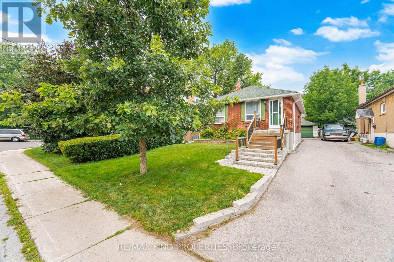 36 PINEGROVE AVENUE - 4