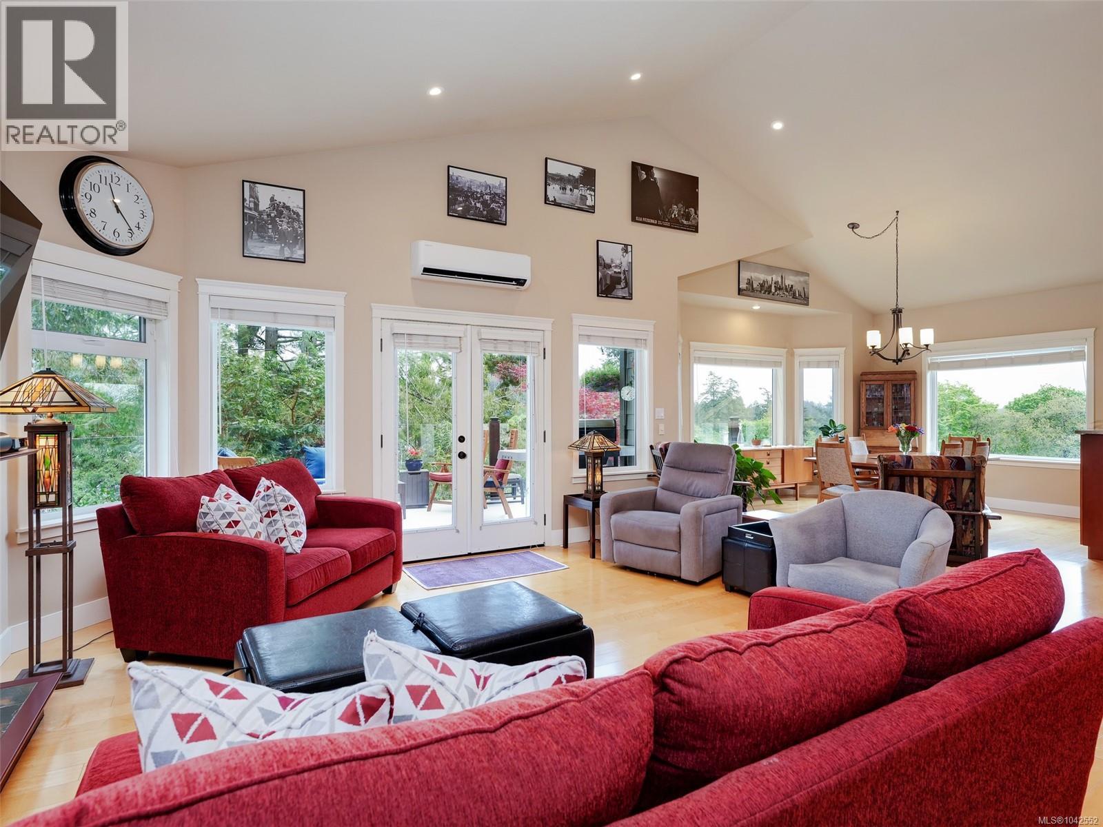 19 Carly Lane, View Royal — photo 3