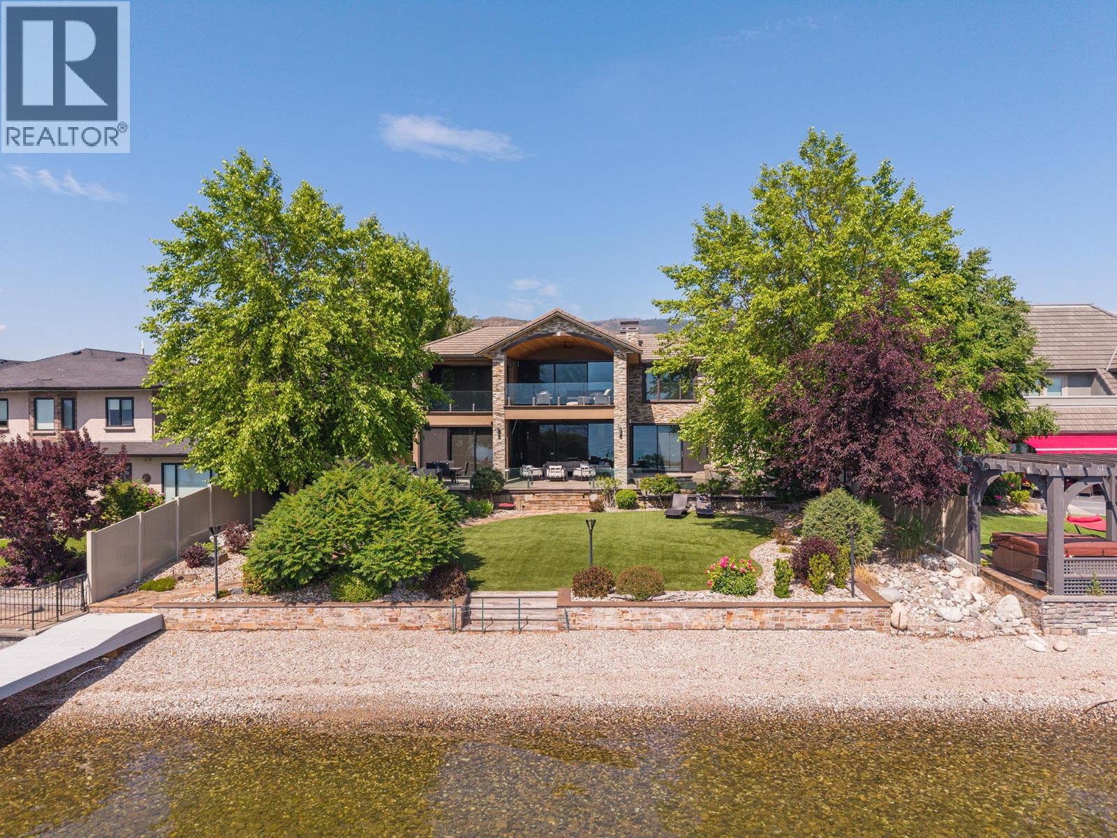 4165 Gellatly Road
