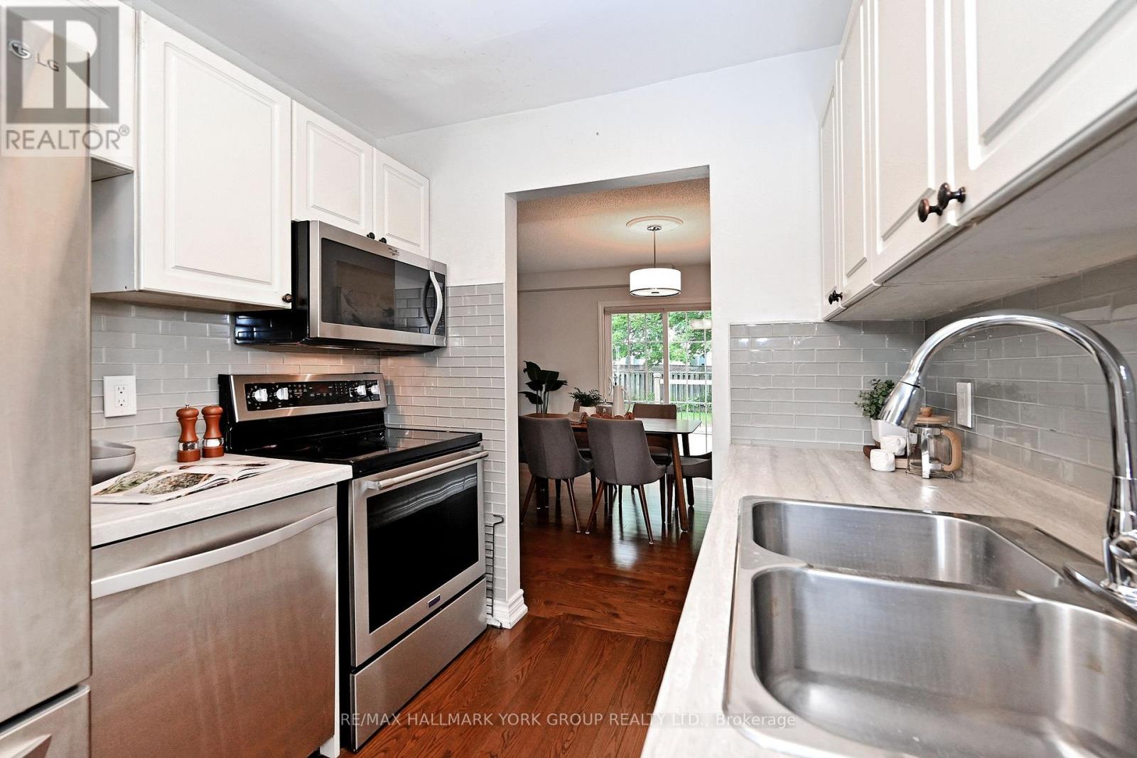 174 CURREY CRESCENT - 14