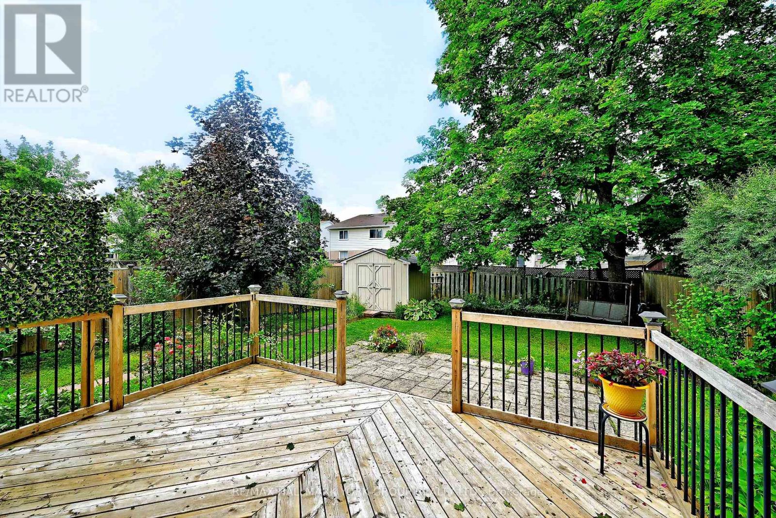 174 CURREY CRESCENT - 32