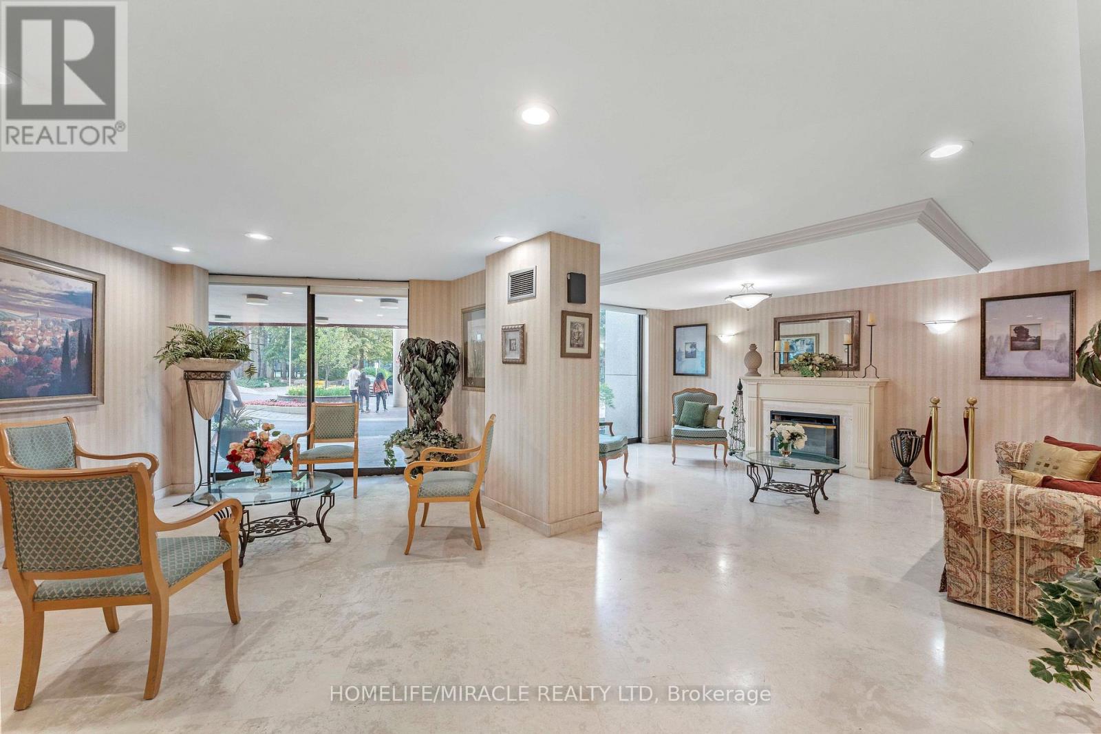 #202 3700 KANEFF CRESCENT N - 3
