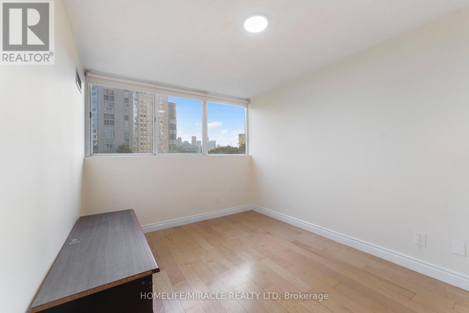 #202 3700 KANEFF CRESCENT N - 8