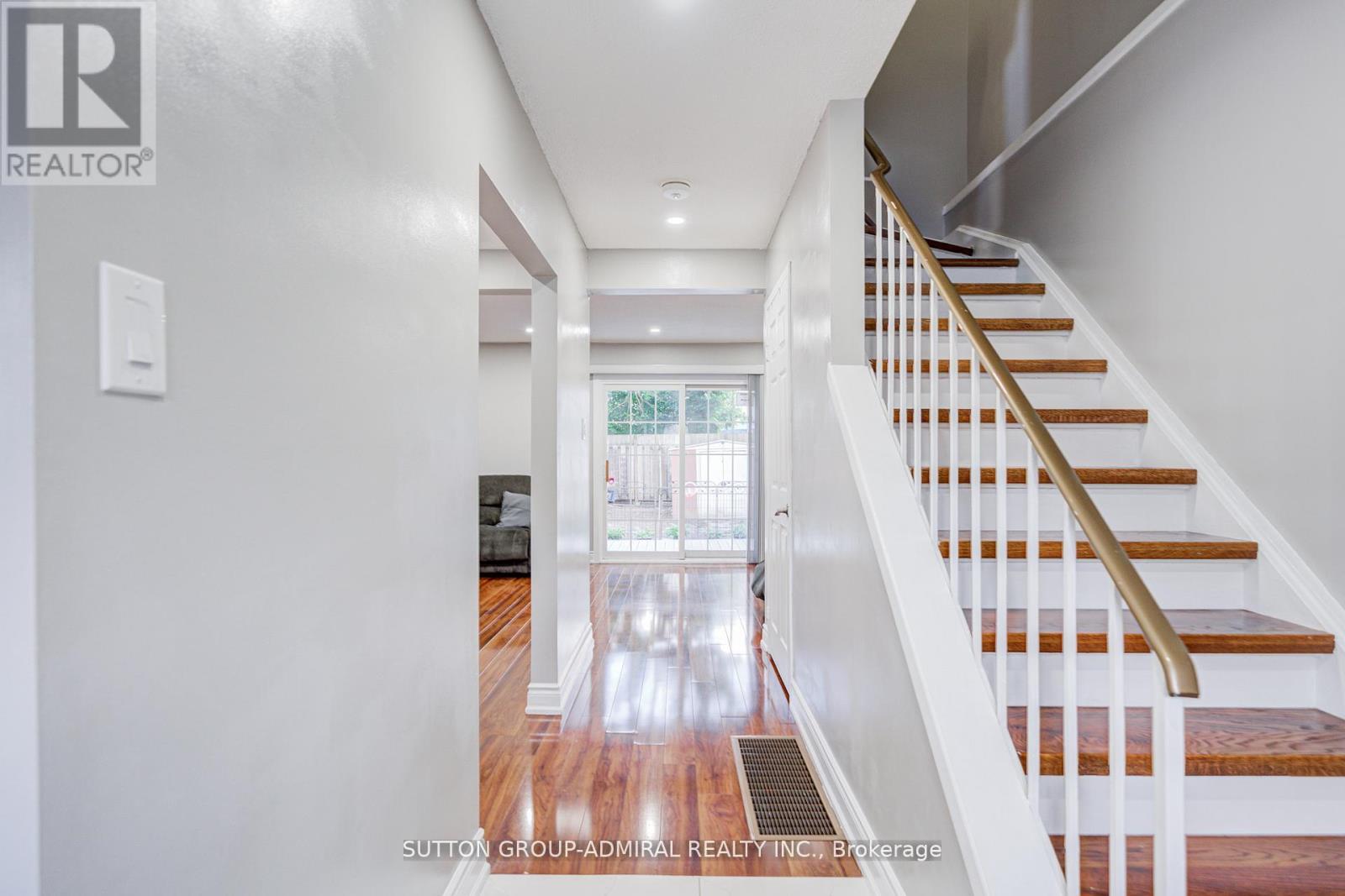 4 HILDA COURT - 10