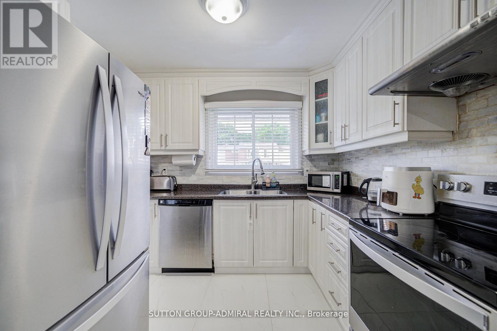 4 HILDA COURT - 11