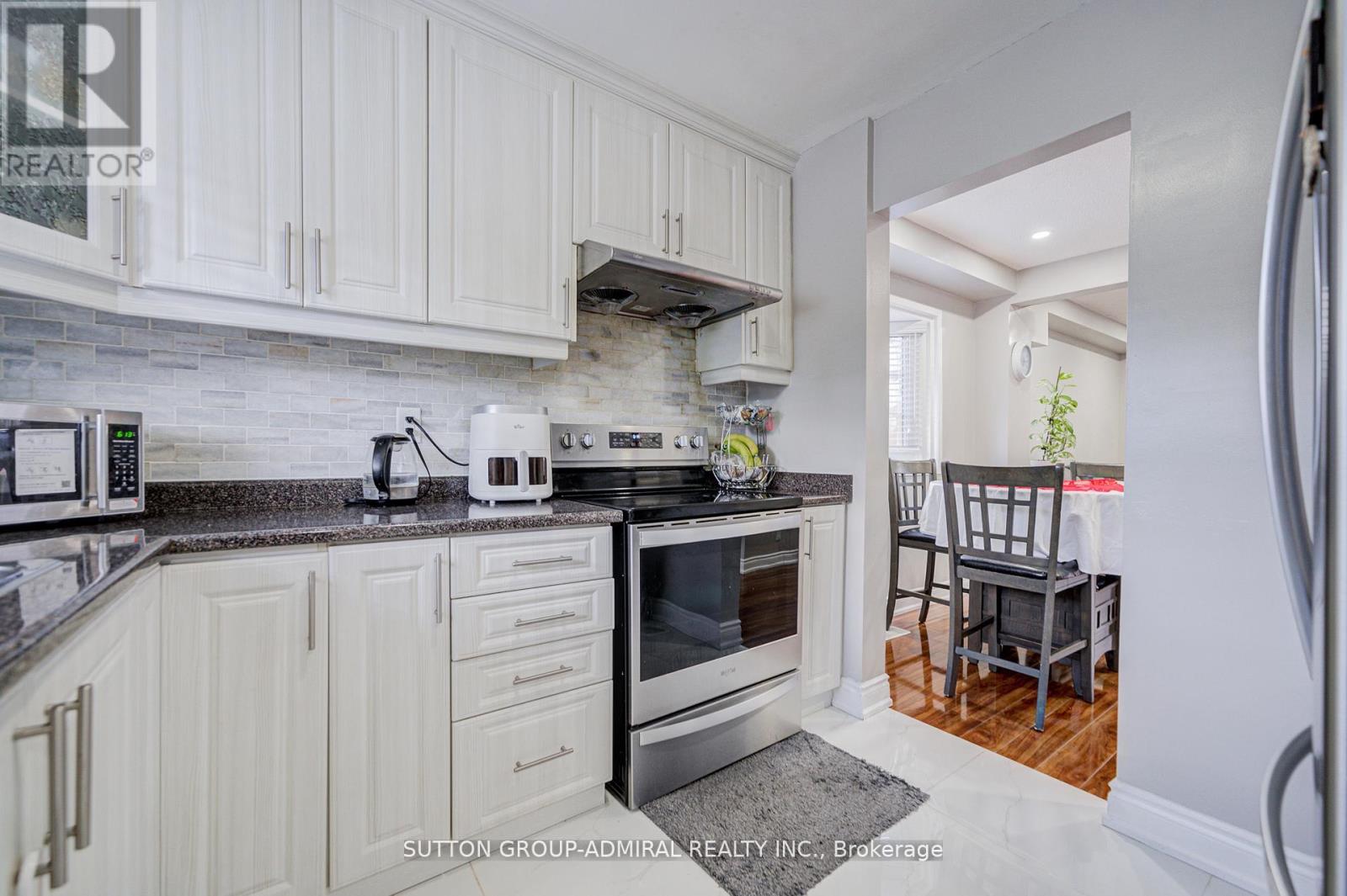 4 HILDA COURT - 13