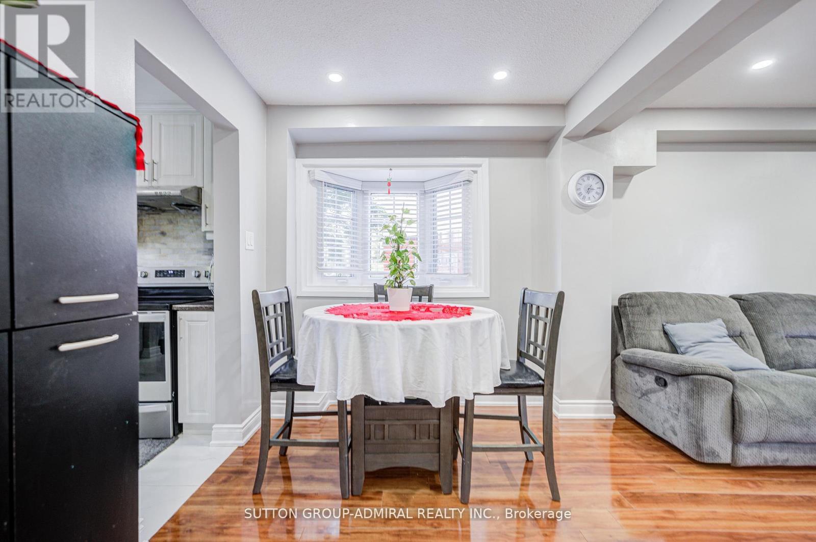 4 HILDA COURT - 15
