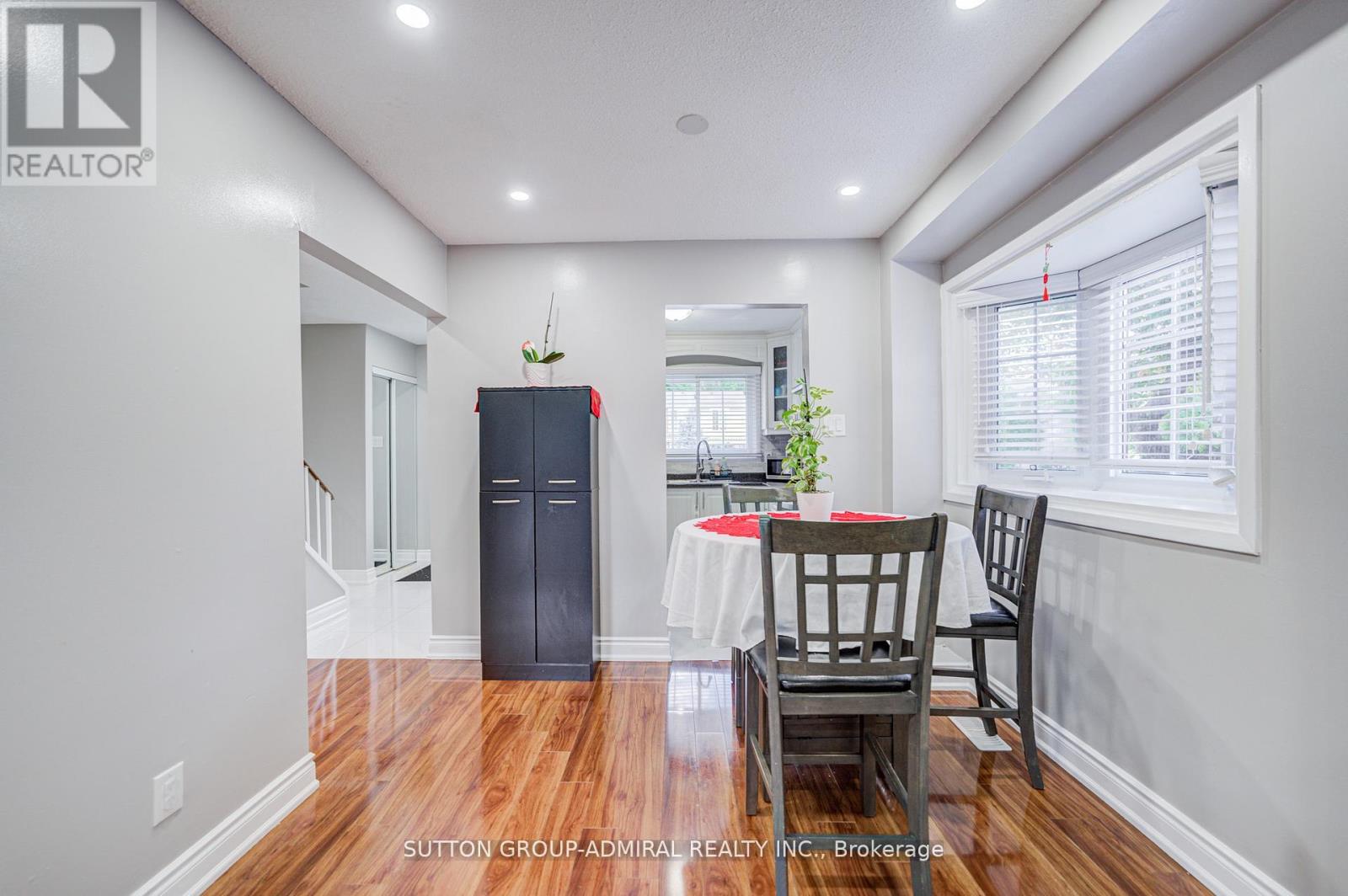 4 HILDA COURT - 17