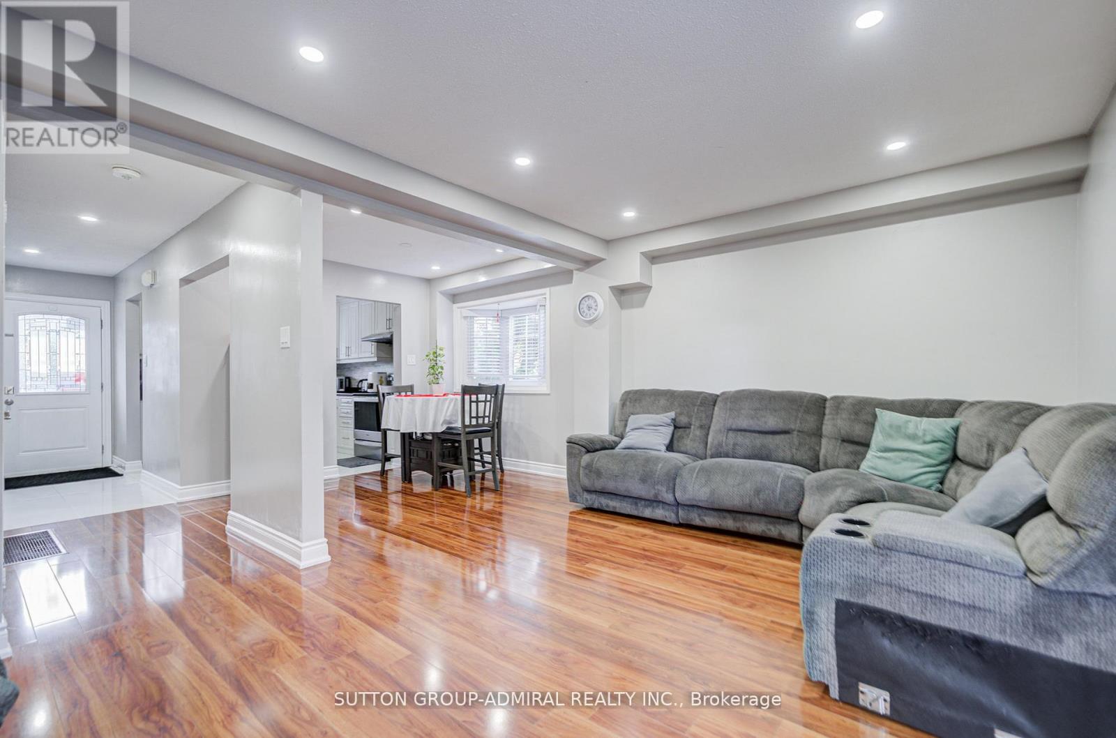 4 HILDA COURT - 20
