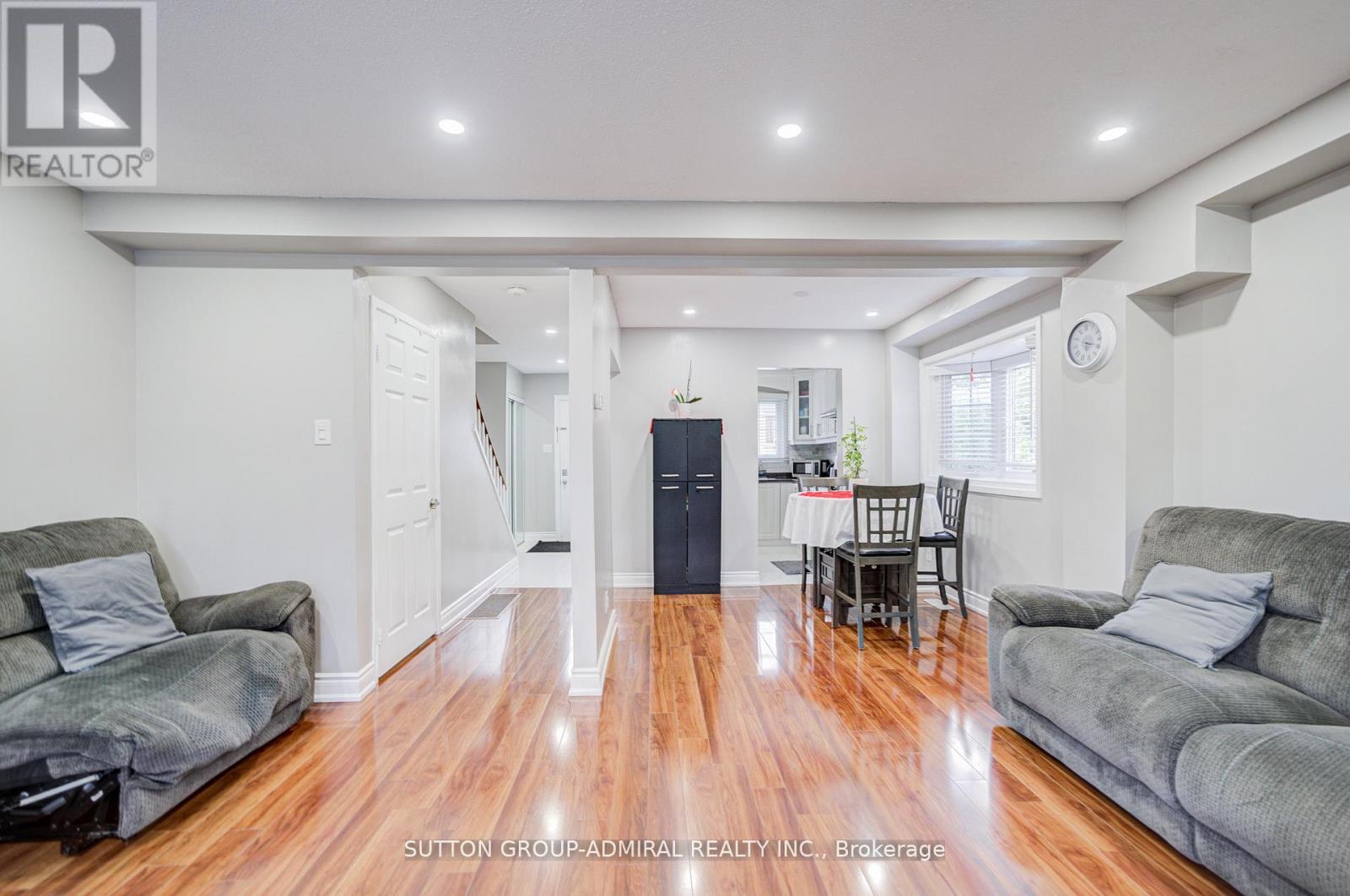 4 HILDA COURT - 21