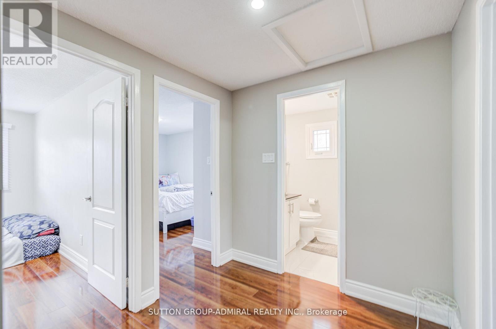 4 HILDA COURT - 23