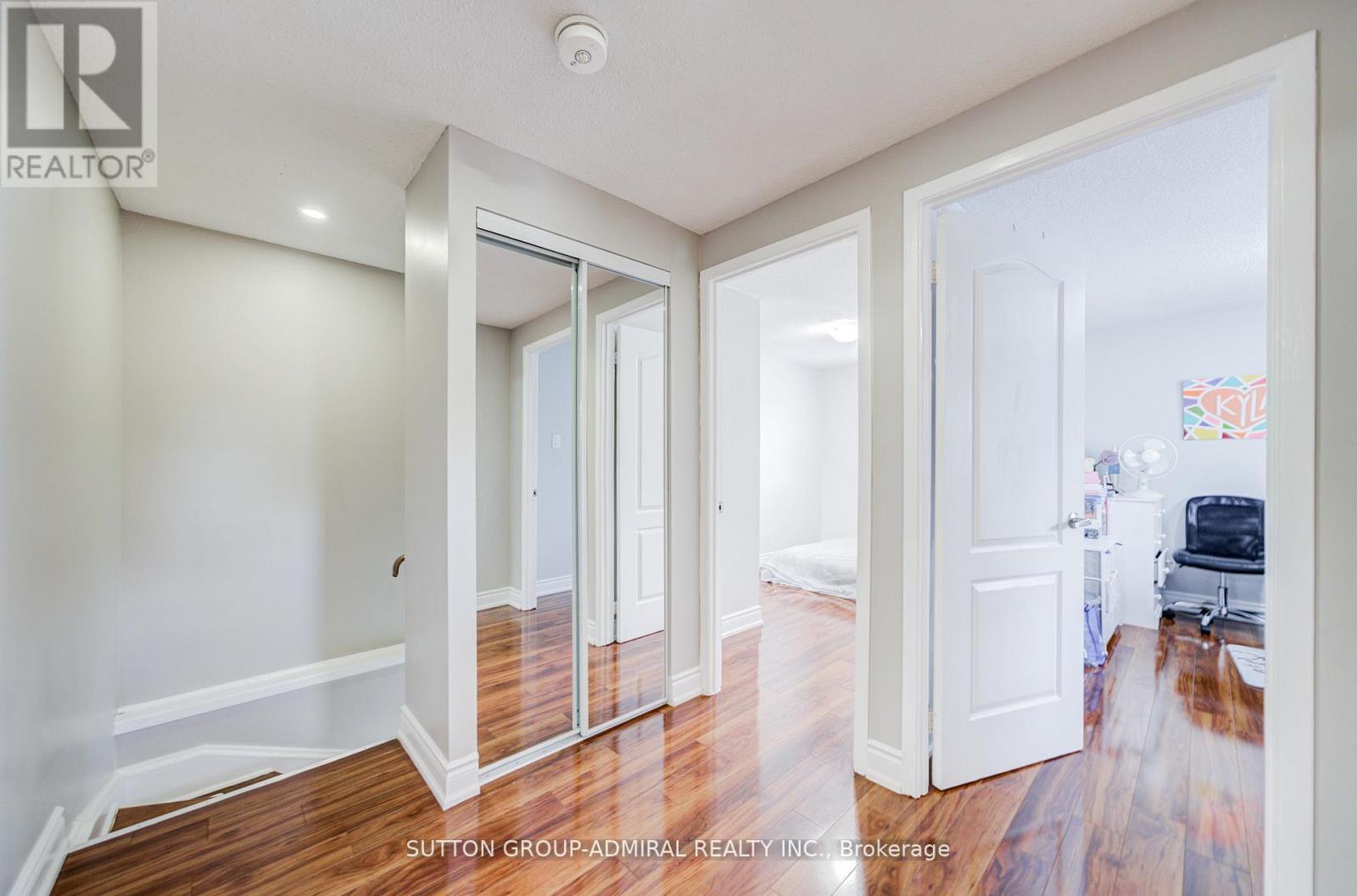4 HILDA COURT - 24
