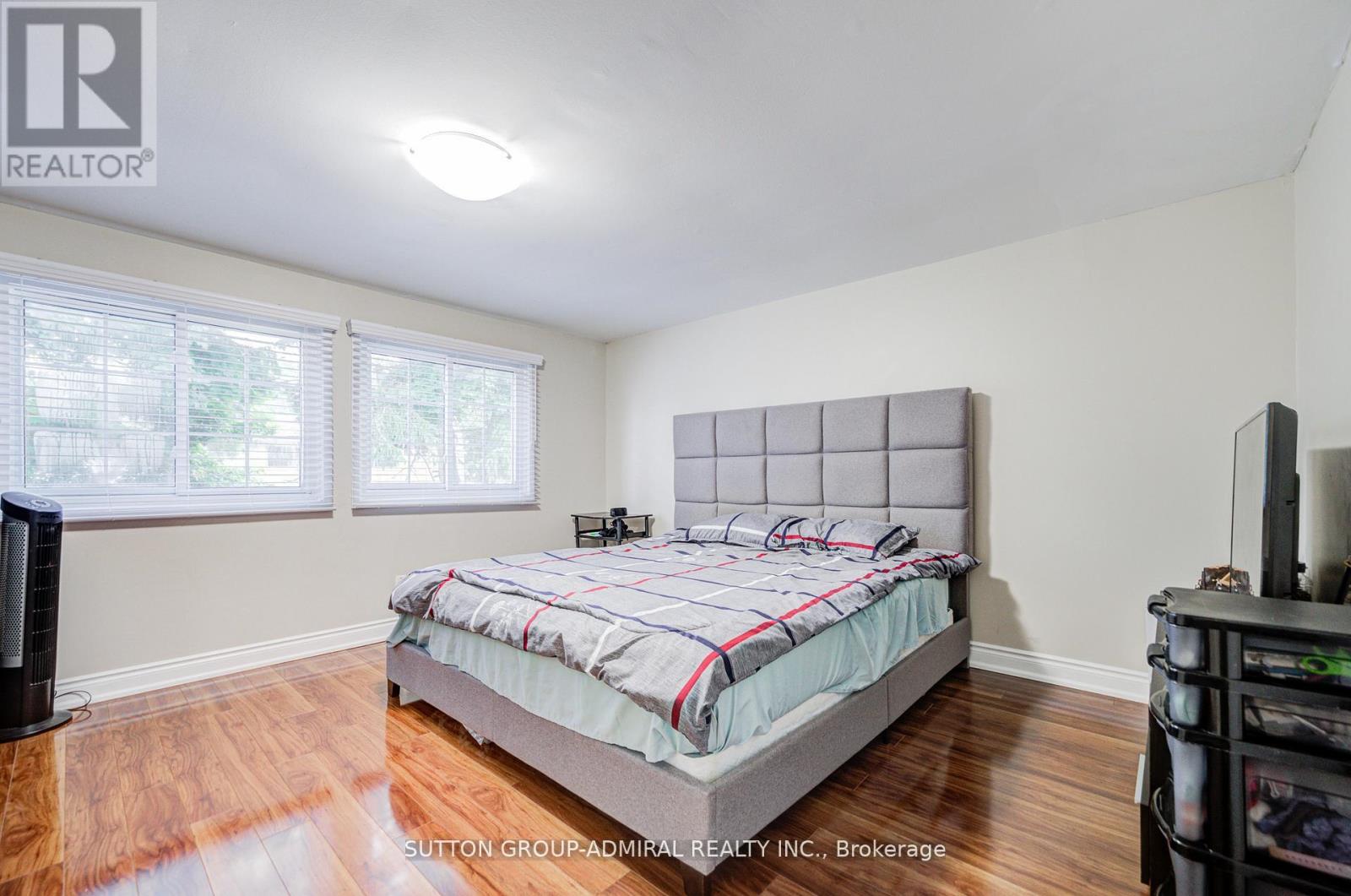 4 HILDA COURT - 26