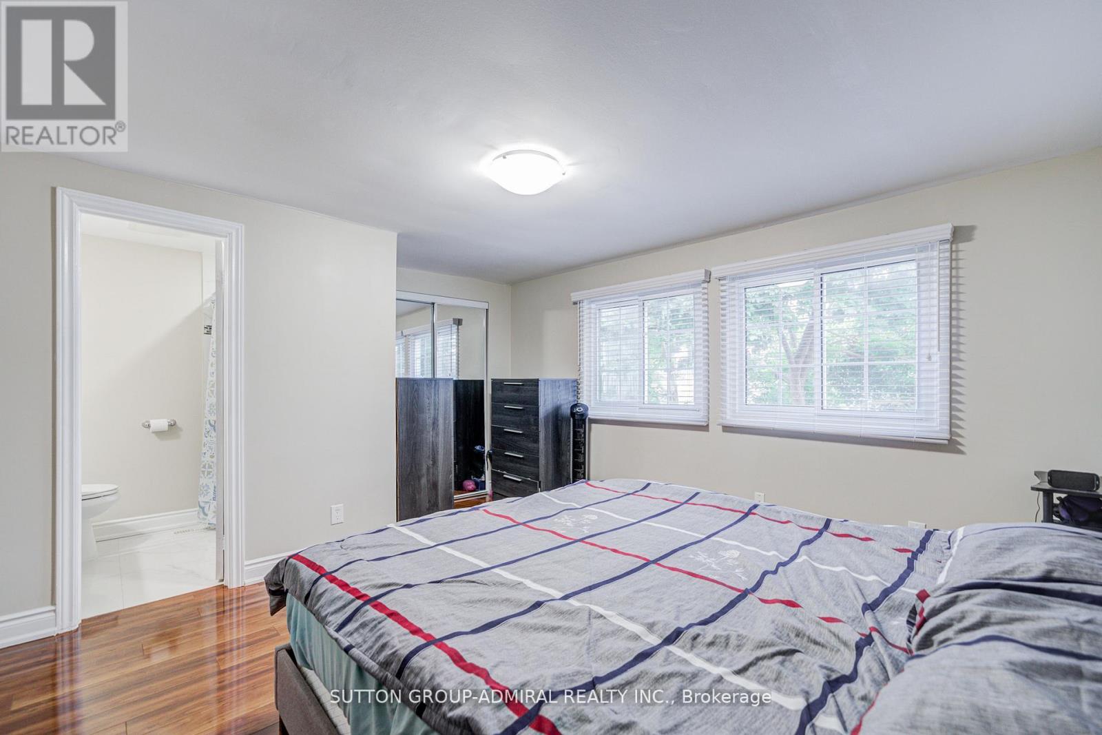 4 HILDA COURT - 27
