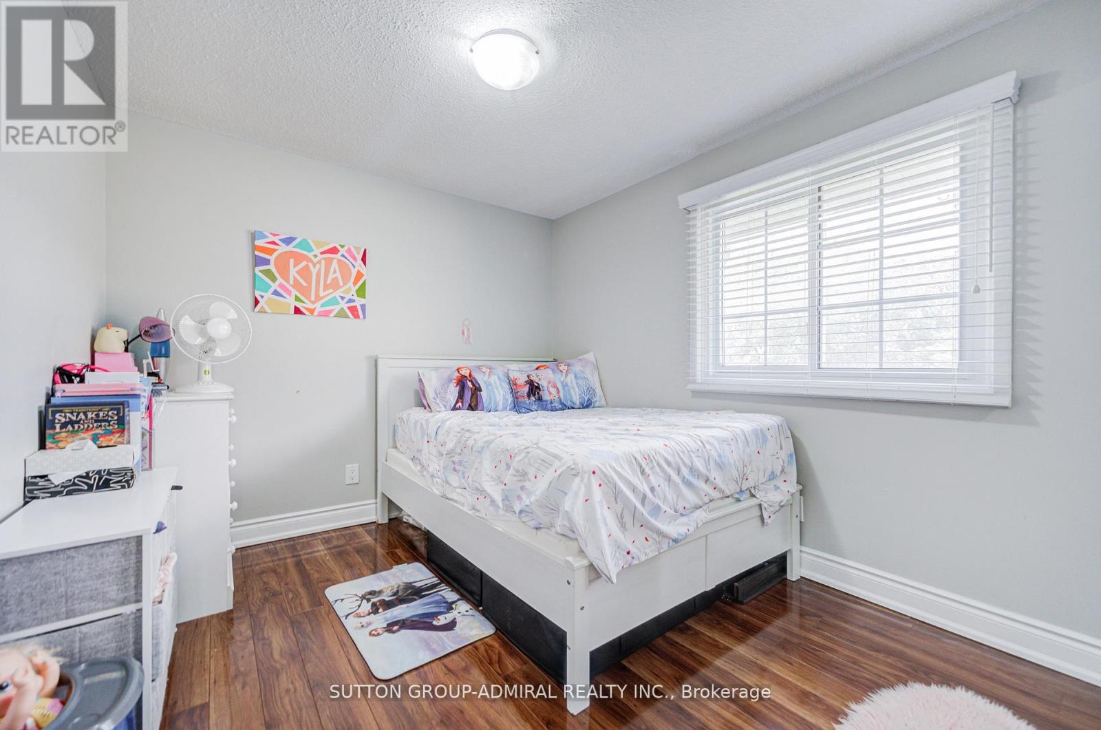 4 HILDA COURT - 31