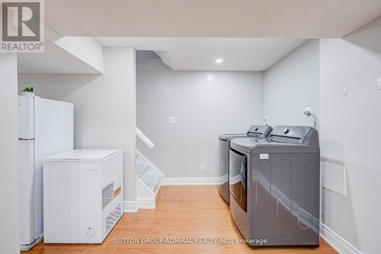 4 HILDA COURT - 38