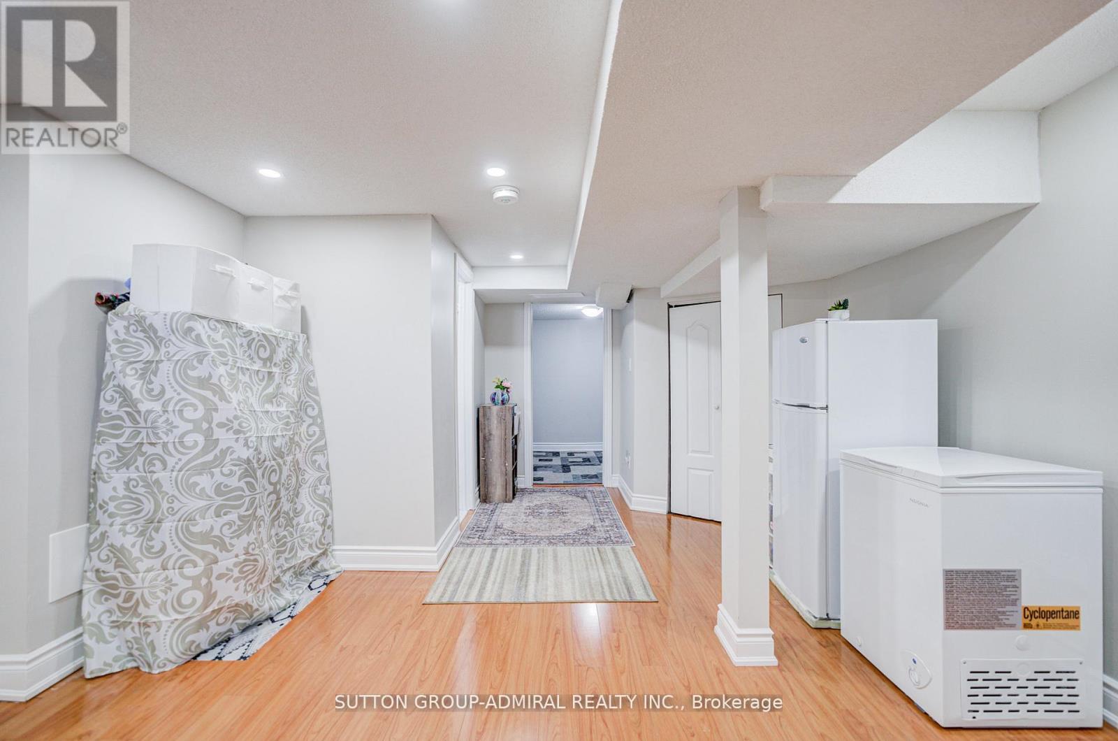 4 HILDA COURT - 40
