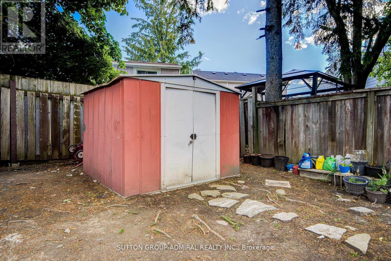 4 HILDA COURT - 50