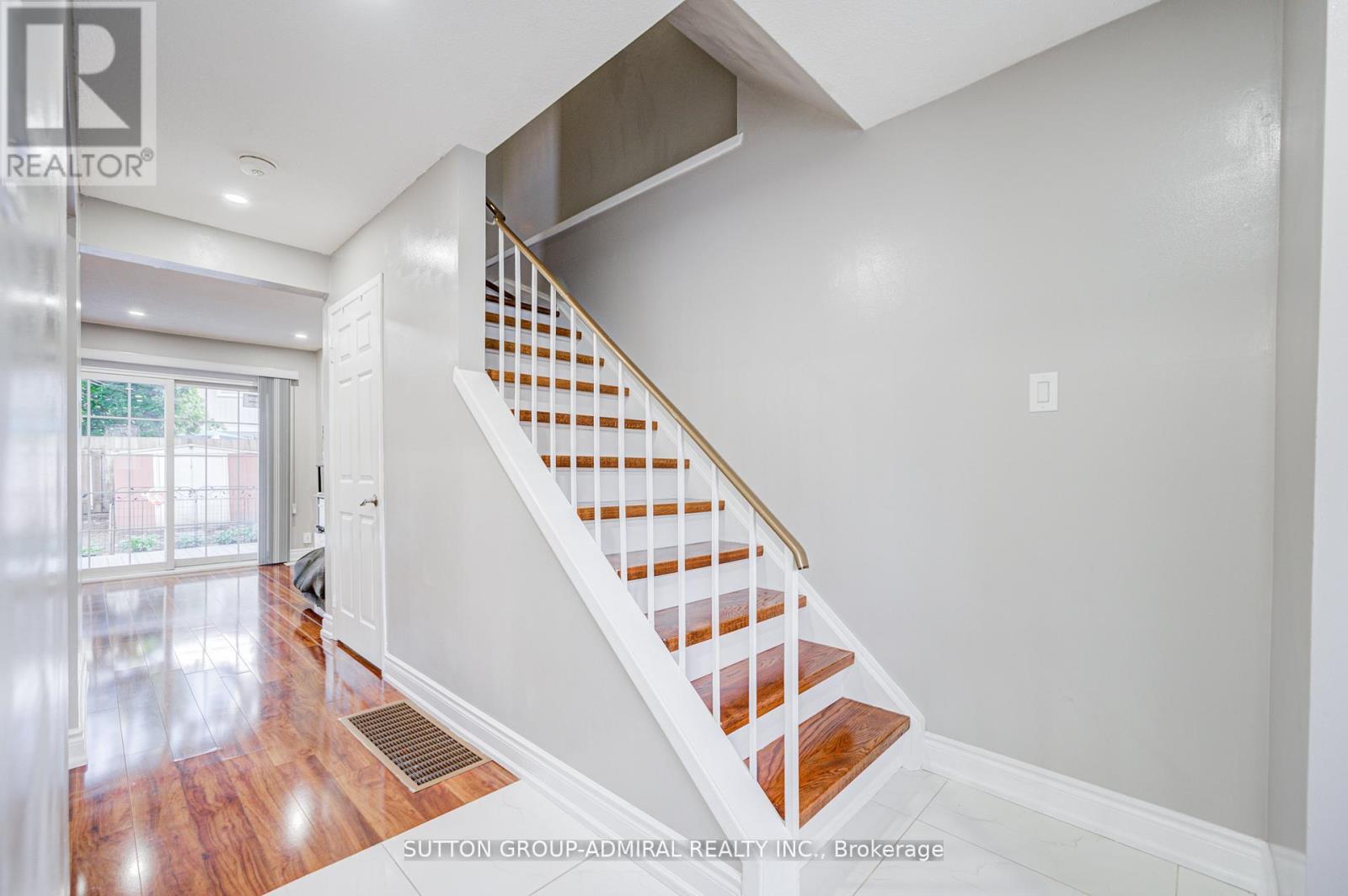 4 HILDA COURT - 9
