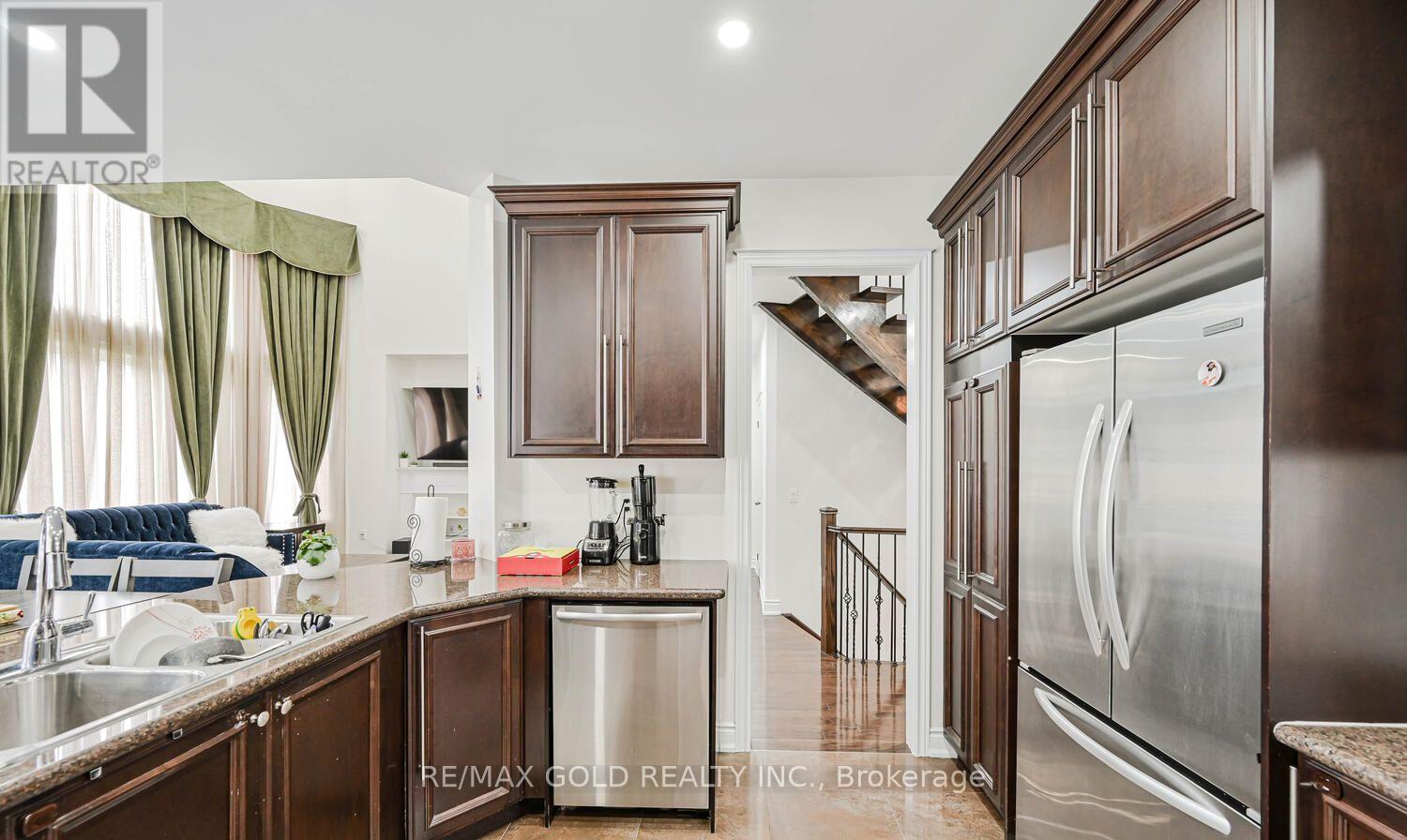 37 SCOTCHMERE CRESCENT - 14