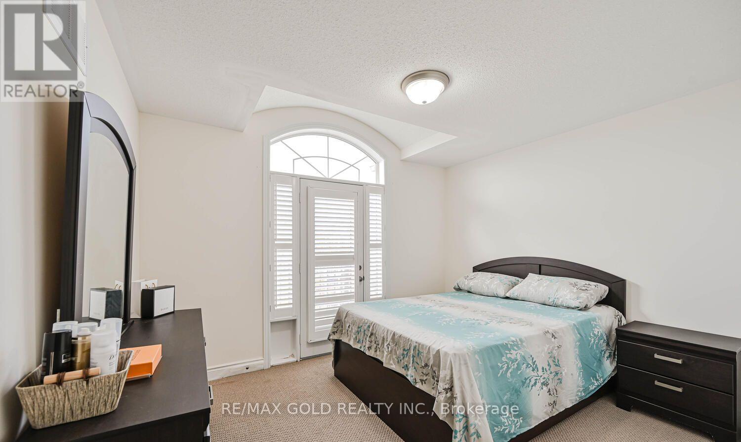 37 SCOTCHMERE CRESCENT - 26