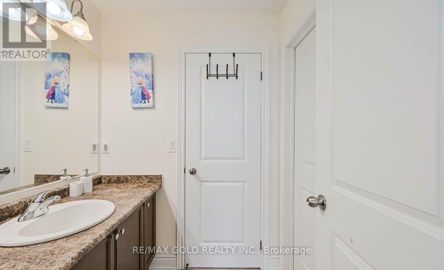 37 SCOTCHMERE CRESCENT - 31