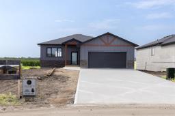 84 Sterling Crescent, Steinbach, MB R5G3E5 Photo 48