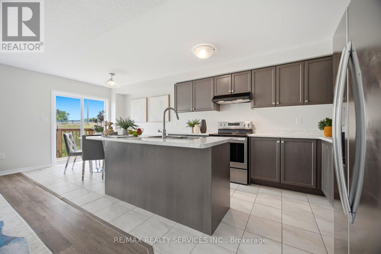 250 ESTHER CRESCENT - 11