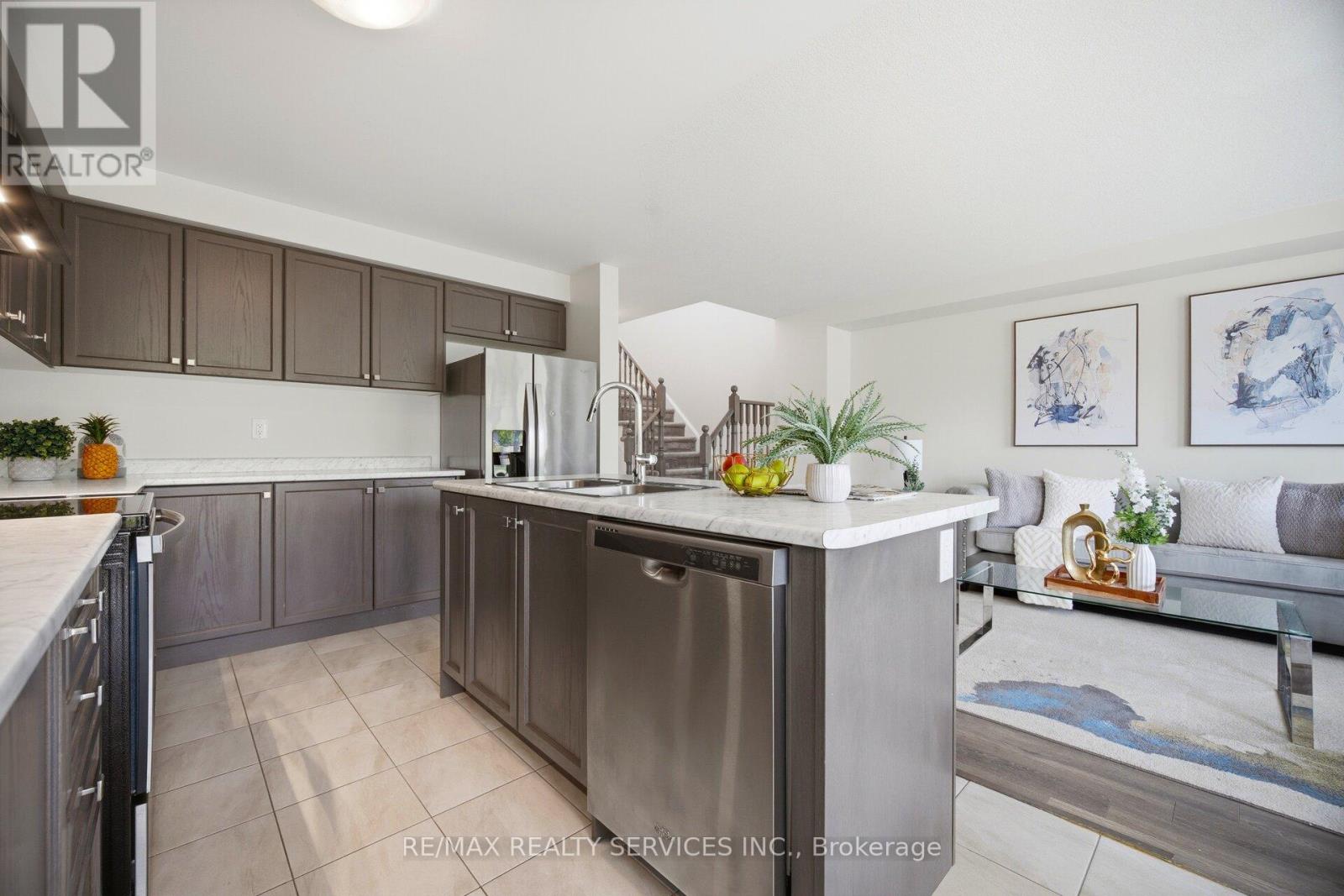 250 ESTHER CRESCENT - 12