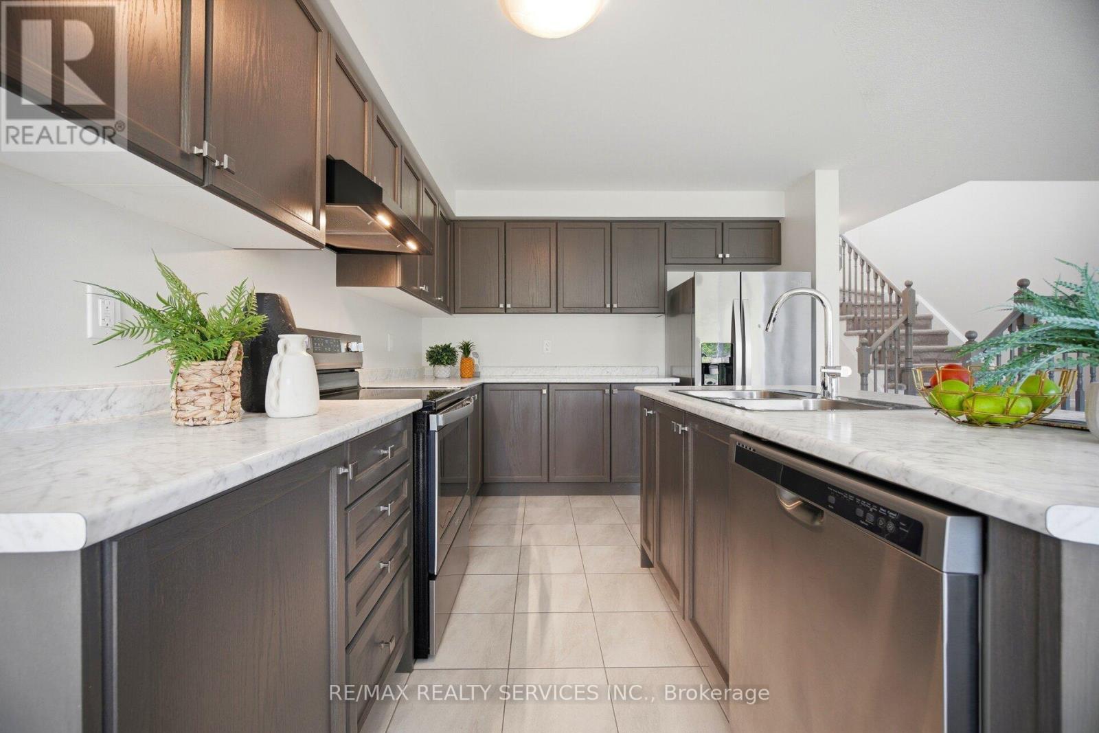 250 ESTHER CRESCENT - 14