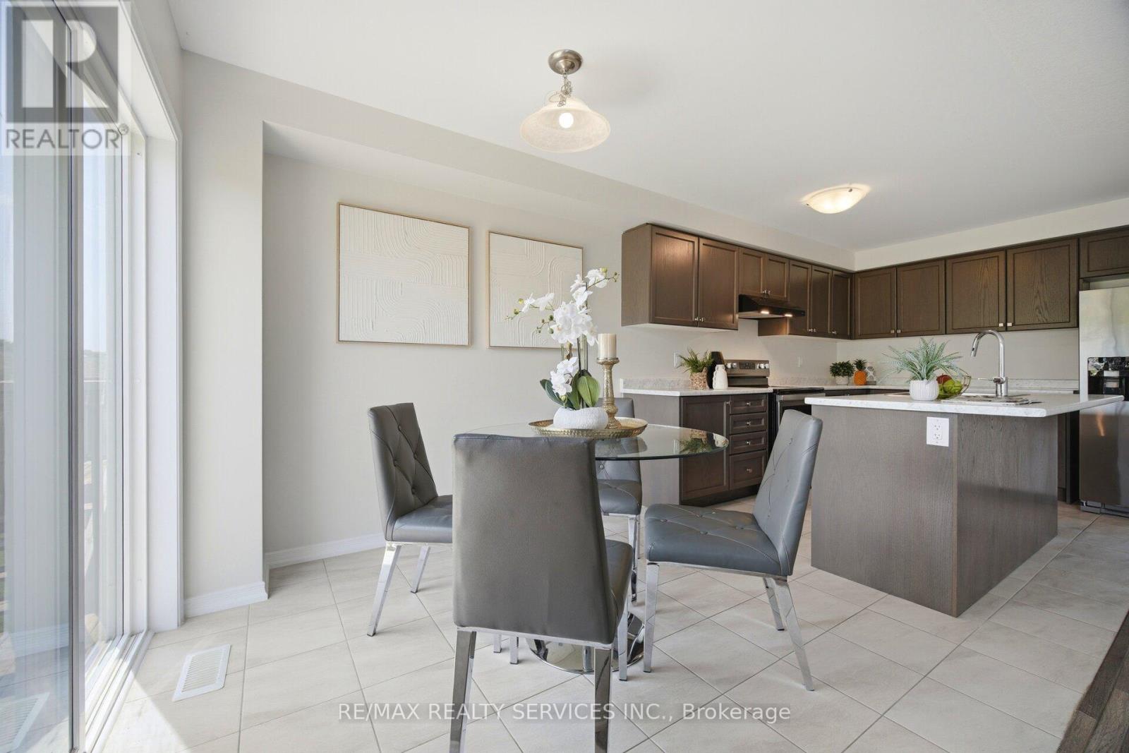 250 ESTHER CRESCENT - 18
