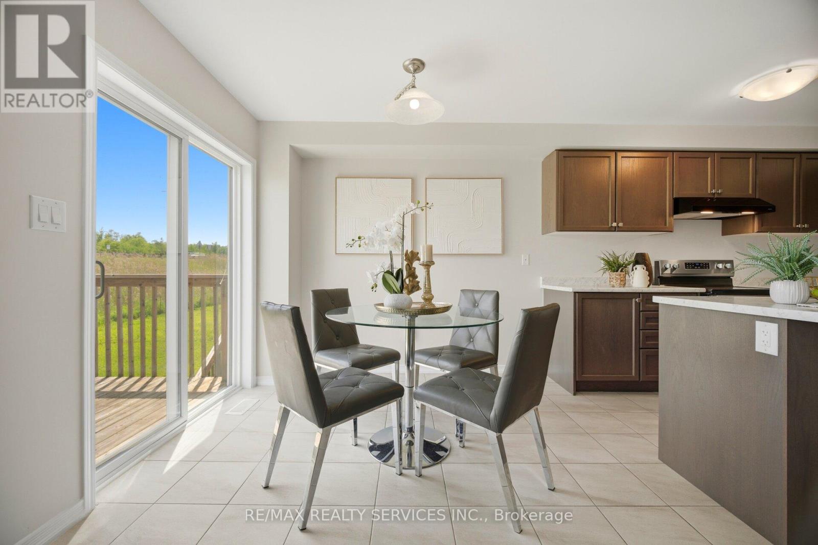 250 ESTHER CRESCENT - 19