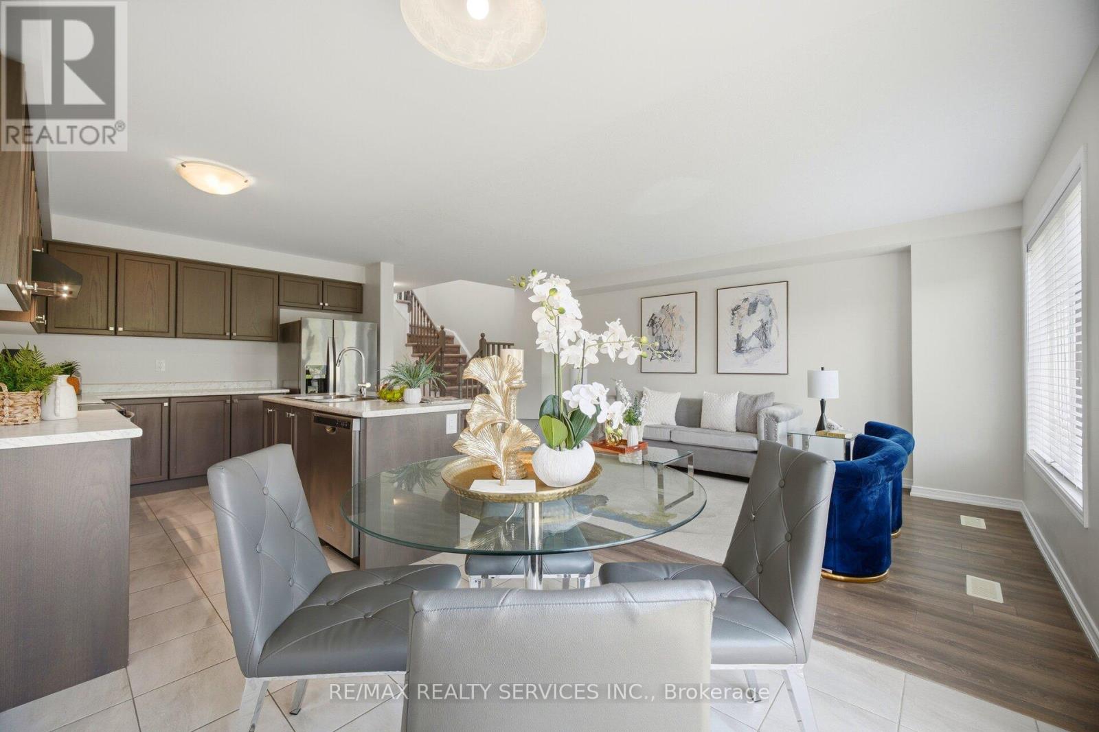250 ESTHER CRESCENT - 20