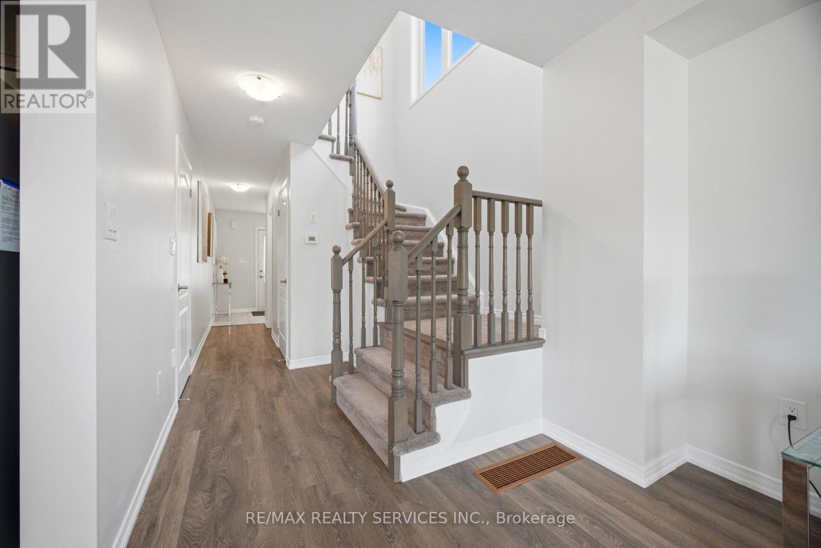 250 ESTHER CRESCENT - 22