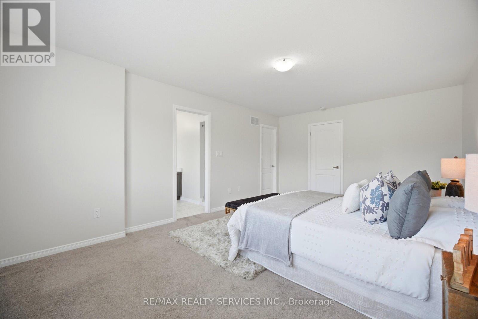 250 ESTHER CRESCENT - 26