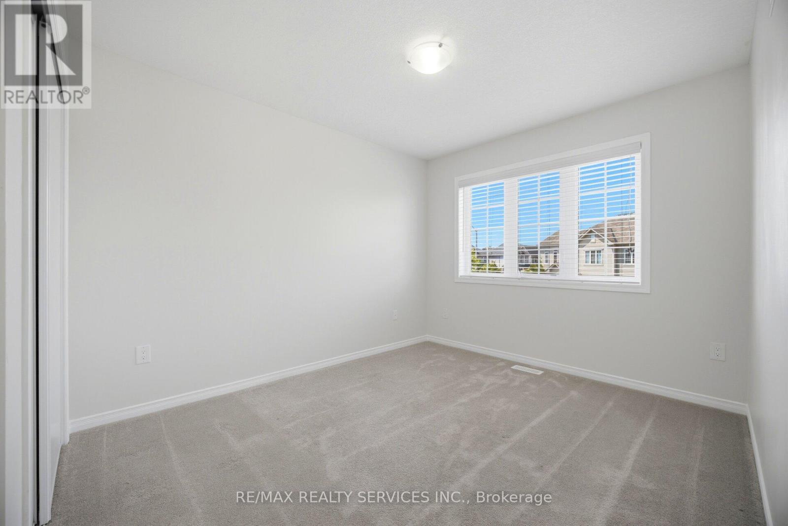 250 ESTHER CRESCENT - 31