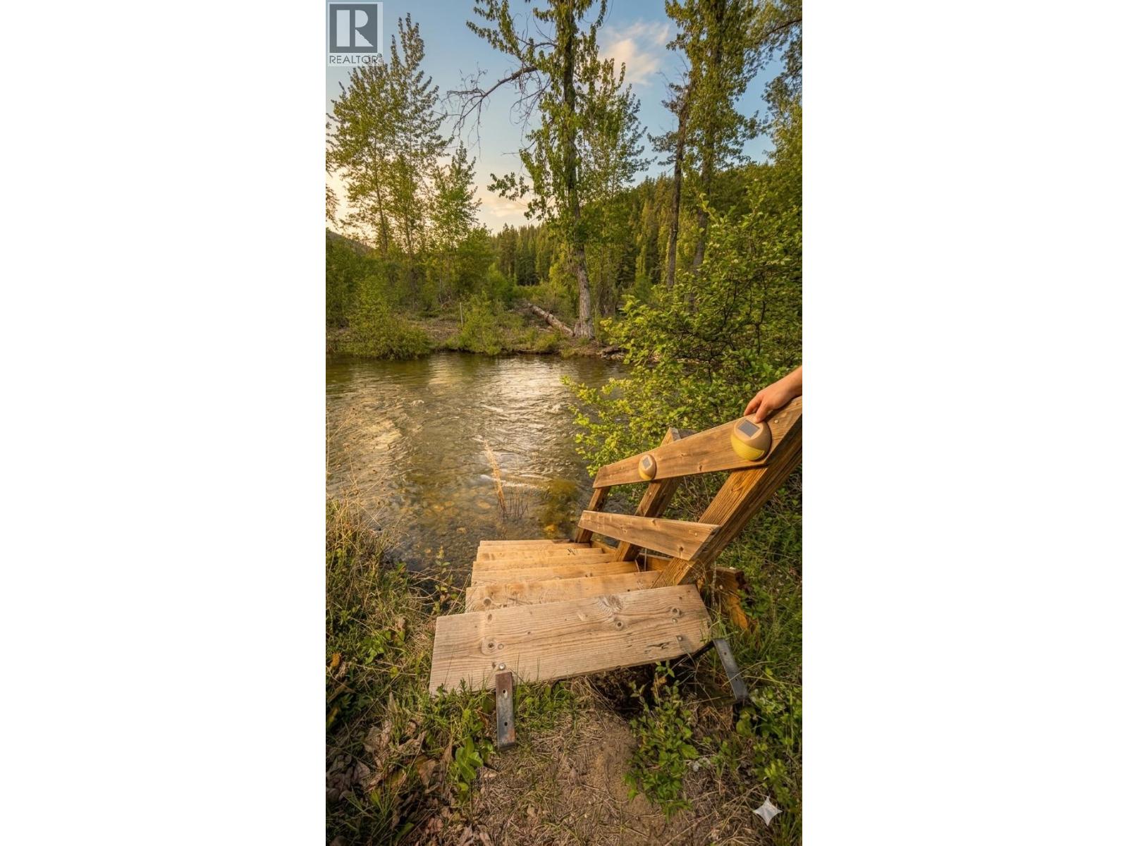 8415 King Creek FSR Road Unit# Lot 60, Yahk — photo 2