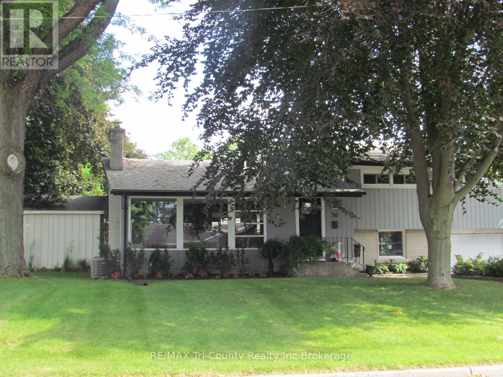 30 FAIRFIELD CRESCENT - 2