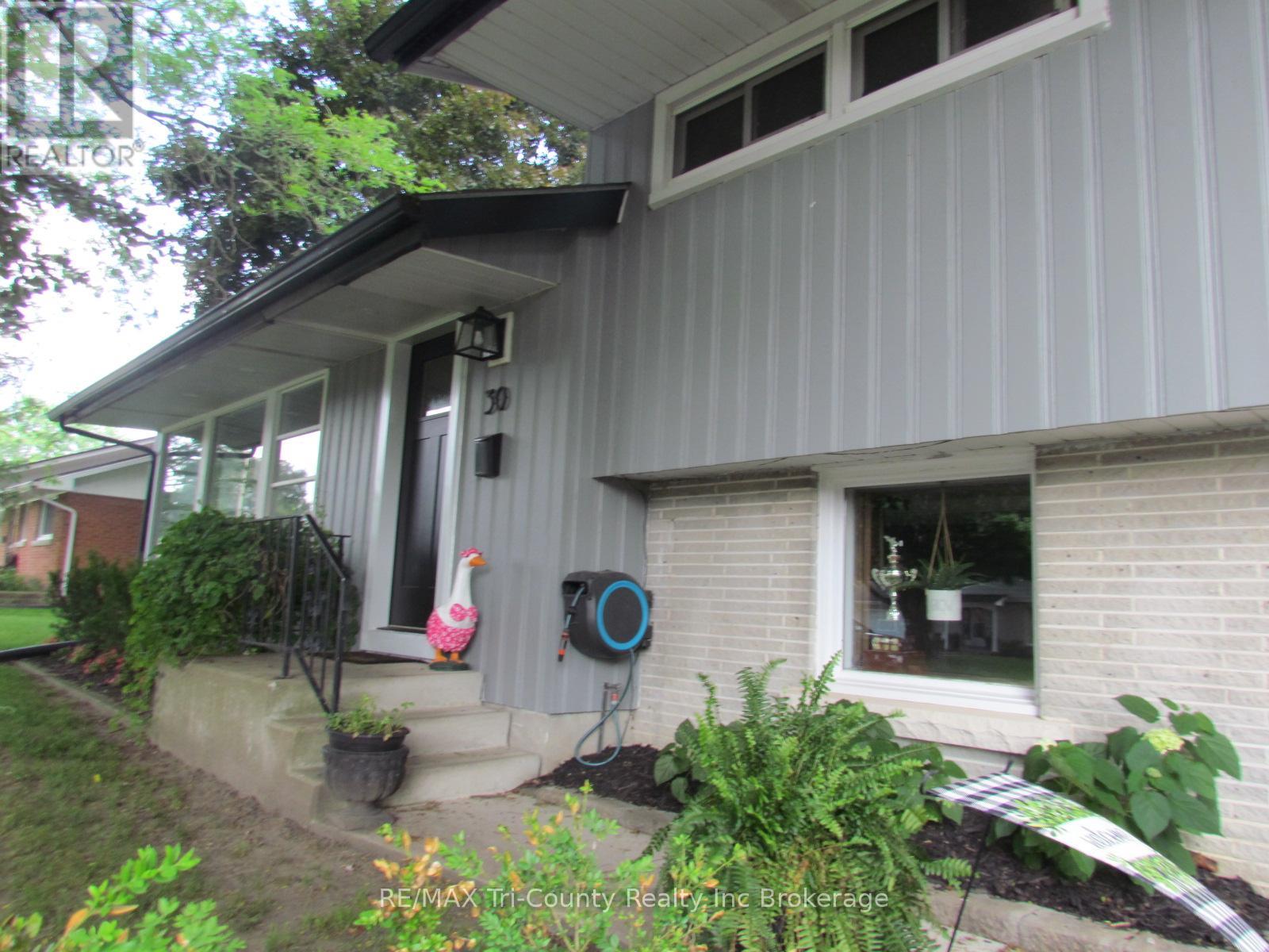 30 FAIRFIELD CRESCENT - 3