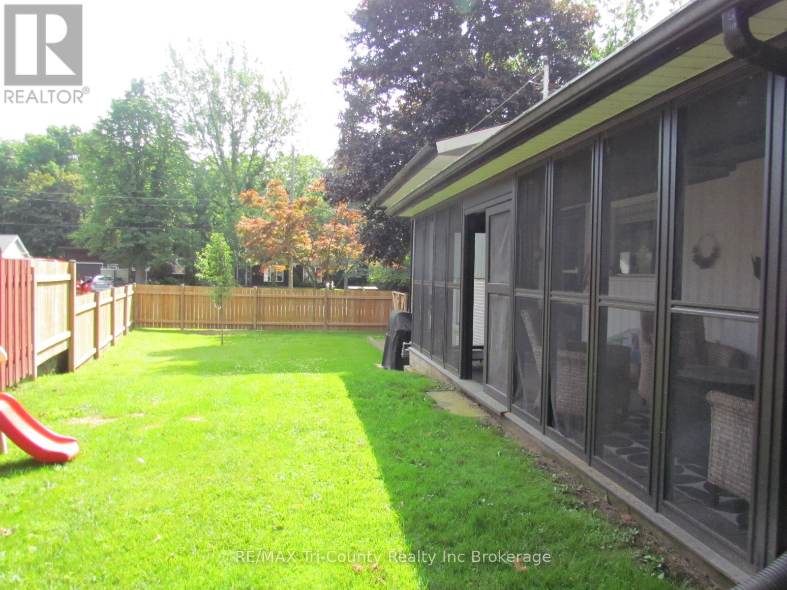 30 FAIRFIELD CRESCENT - 12