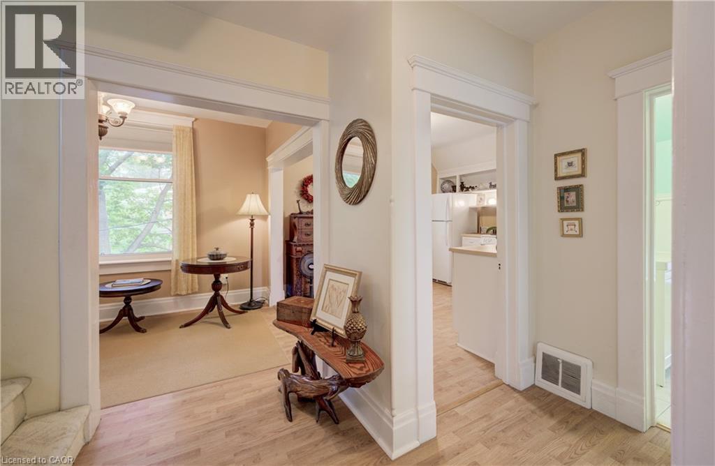 46 ELLEN Street W - 28
