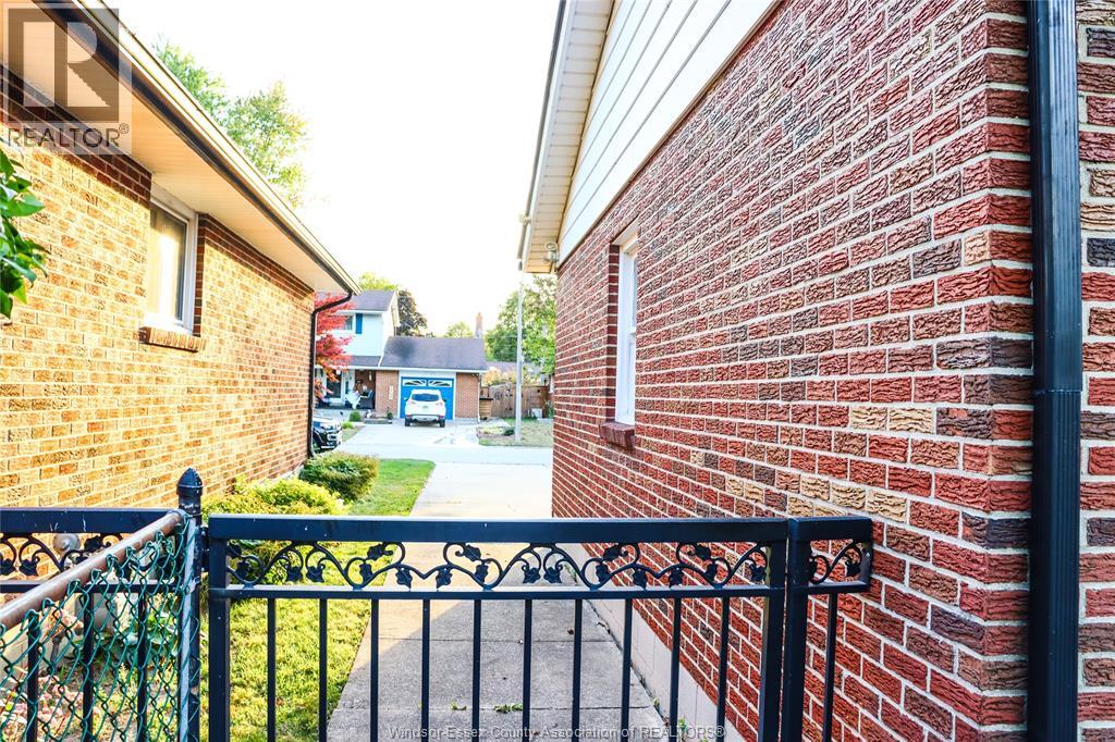 2732 ARMSTRONG AVENUE - Image 27
