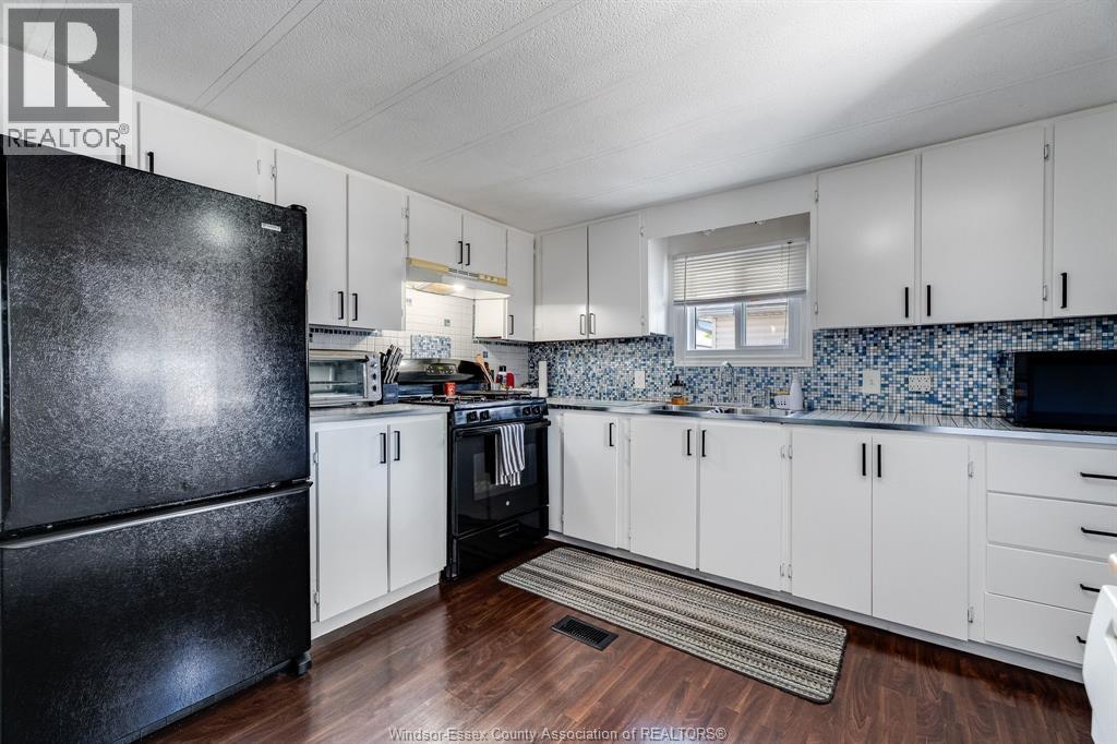 105 Brooks BOULEVARD - 10