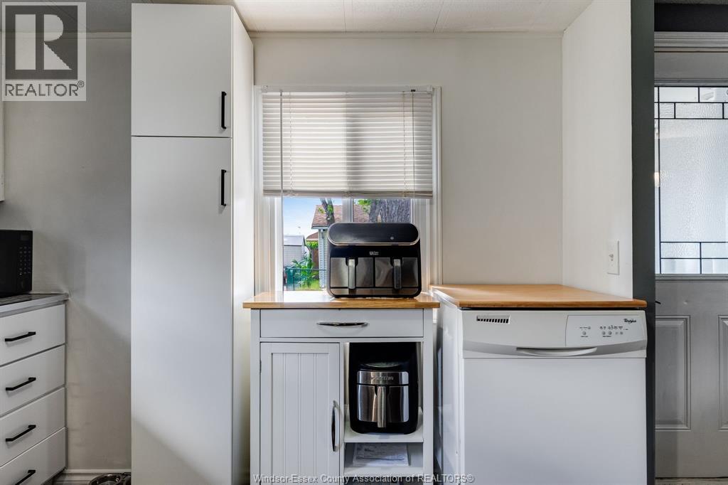 105 Brooks BOULEVARD - 11